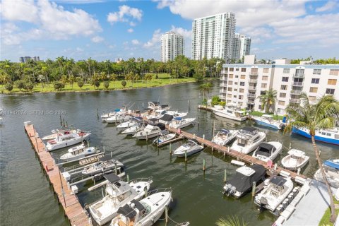 Купить кондоминиум в Майами, Флорида 2 спальни, 82.03м2, № 2003246 - фото 24