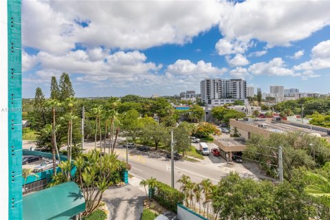 Купить кондоминиум в Майами, Флорида 2 спальни, 82.03м2, № 2003246 - фото 3