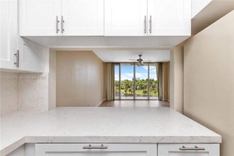 Купить кондоминиум в Майами, Флорида 2 спальни, 82.03м2, № 2003246 - фото 11