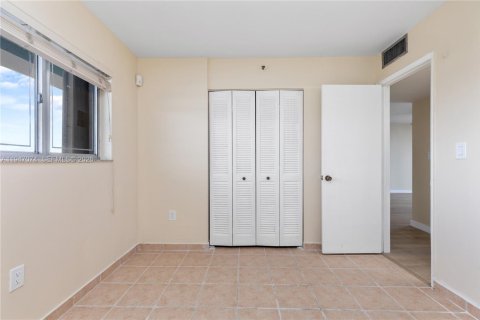 Купить кондоминиум в Майами, Флорида 2 спальни, 82.03м2, № 2003246 - фото 20