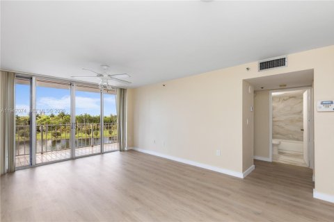 Купить кондоминиум в Майами, Флорида 2 спальни, 82.03м2, № 2003246 - фото 12