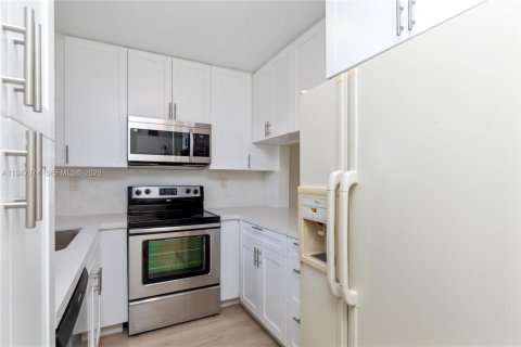 Купить кондоминиум в Майами, Флорида 2 спальни, 82.03м2, № 2003246 - фото 8