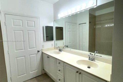 Condo in Miramar, Florida, 3 bedrooms  № 1895771 - photo 2