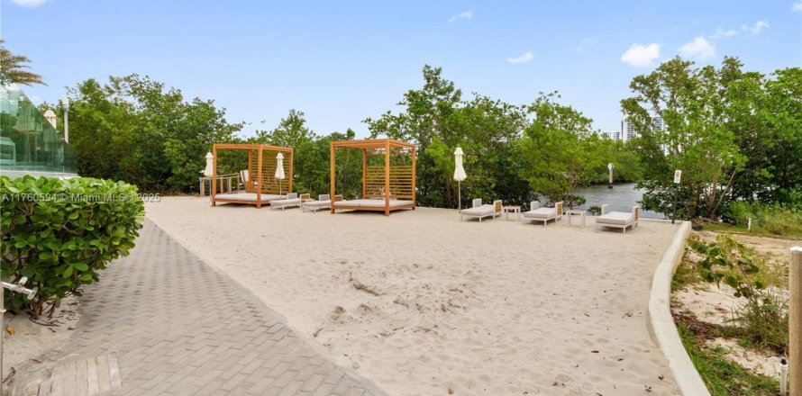 Condo in North Miami Beach, Florida, 3 bedrooms  № 1735667