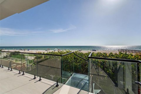 House in Treasure Island, Florida 5 bedrooms, 482.91 sq.m. № 1832617 - photo 27