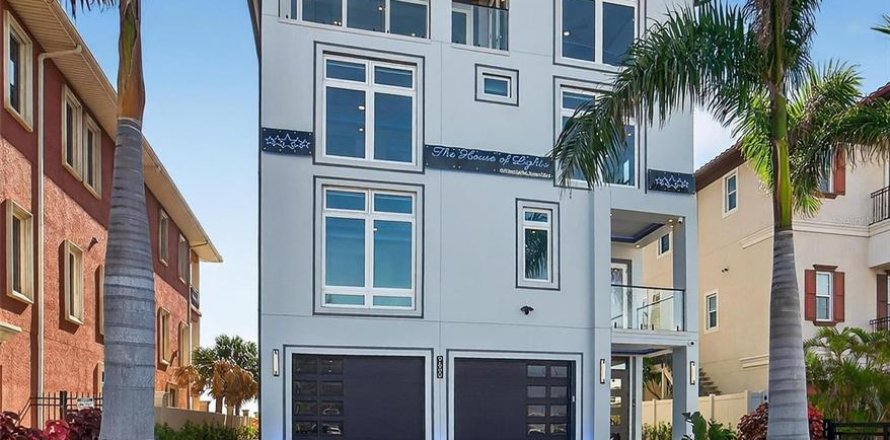 House in Treasure Island, Florida 5 bedrooms, 482.91 sq.m. № 1832617