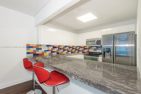 Copropriété à louer à Miami Beach, Floride: 1 chambre, 81.75 m2 № 1668990 - photo 13