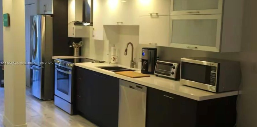 Townhouse in Islamorada, Village of Islands, Florida 2 bedrooms, 126.07 sq.m. № 1890713