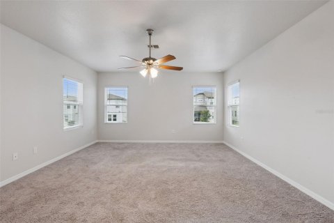 House in Clermont, Florida 3 bedrooms, 214.05 sq.m. № 2237648 - photo 17