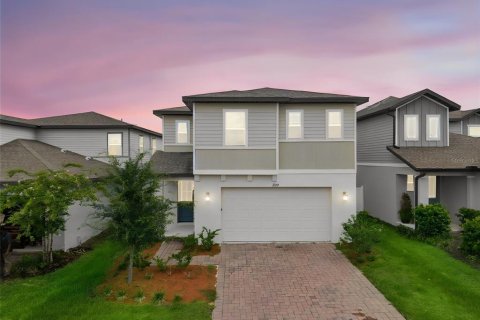 House in Clermont, Florida 3 bedrooms, 214.05 sq.m. № 2237648