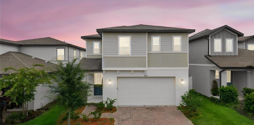 House in Clermont, Florida 3 bedrooms, 214.05 sq.m. № 2237648