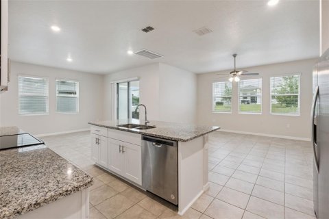 House in Clermont, Florida 3 bedrooms, 214.05 sq.m. № 2237648 - photo 8