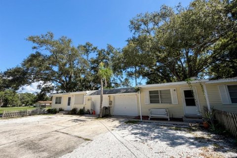 Commercial property in Largo, Florida 4 bedrooms, 133.78 sq.m. № 2383313 - photo 2
