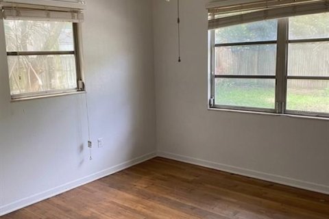 Commercial property in Largo, Florida 4 bedrooms, 133.78 sq.m. № 2383313 - photo 14