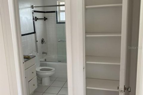 Commercial property in Largo, Florida 4 bedrooms, 133.78 sq.m. № 2383313 - photo 13