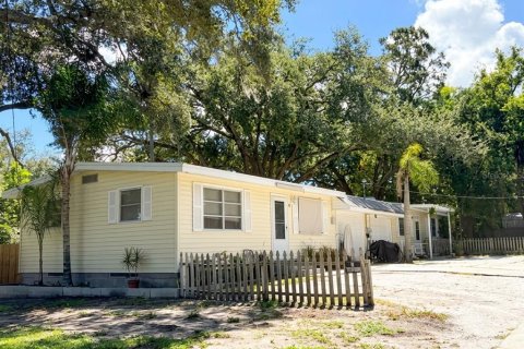 Commercial property in Largo, Florida 4 bedrooms, 133.78 sq.m. № 2383313