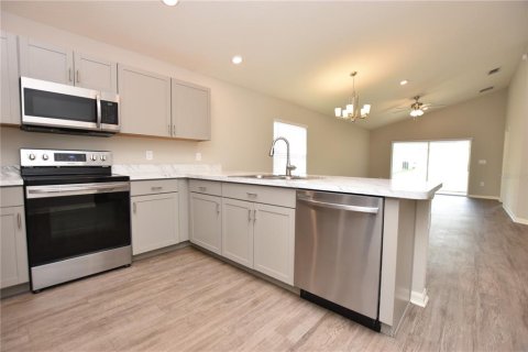 House in Auburndale, Florida 3 bedrooms, 137.4 sq.m. № 2167171 - photo 4