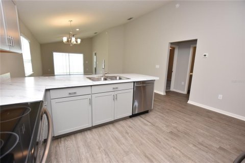 House in Auburndale, Florida 3 bedrooms, 137.4 sq.m. № 2167171 - photo 6