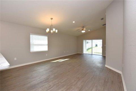 House in Auburndale, Florida 3 bedrooms, 137.4 sq.m. № 2167171 - photo 15
