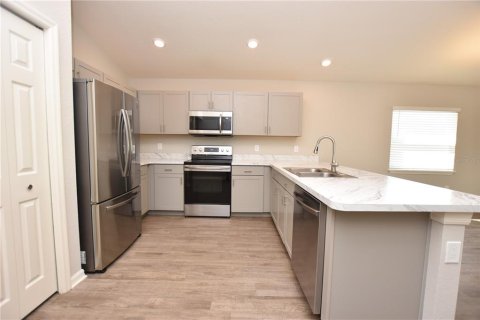 House in Auburndale, Florida 3 bedrooms, 137.4 sq.m. № 2167171 - photo 3