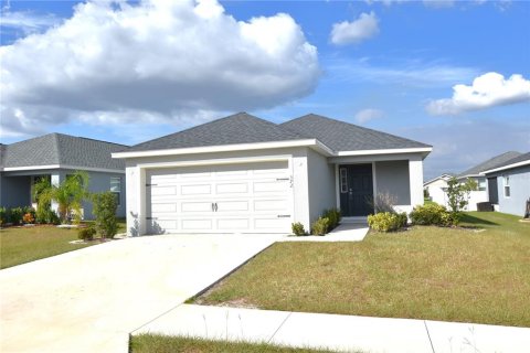 House in Auburndale, Florida 3 bedrooms, 137.4 sq.m. № 2167171