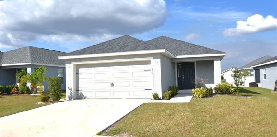 House in Auburndale, Florida 3 bedrooms, 137.4 sq.m. № 2167171