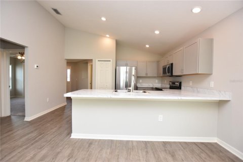 House in Auburndale, Florida 3 bedrooms, 137.4 sq.m. № 2167171 - photo 13