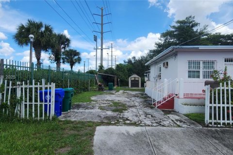 Купить коммерческую недвижимость в Майами, Флорида 154.96м2, № 2016591 - фото 6