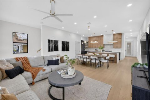 Casa en venta en Tampa, Florida, 4 dormitorios, 242.47 m2 № 2383803 - foto 8