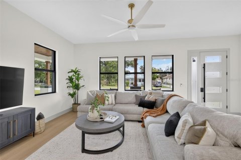 Casa en venta en Tampa, Florida, 4 dormitorios, 242.47 m2 № 2383803 - foto 7