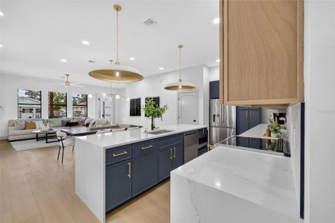 Casa en venta en Tampa, Florida, 4 dormitorios, 242.47 m2 № 2383803 - foto 18