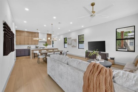Casa en venta en Tampa, Florida, 4 dormitorios, 242.47 m2 № 2383803 - foto 5