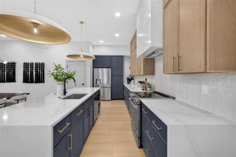 Casa en venta en Tampa, Florida, 4 dormitorios, 242.47 m2 № 2383803 - foto 17