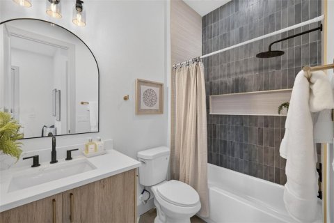 Casa en venta en Tampa, Florida, 4 dormitorios, 242.47 m2 № 2383803 - foto 19