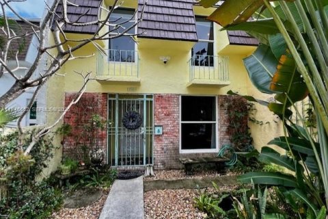 Townhouse in North Miami, Florida 3 bedrooms, 152.36 sq.m. № 2002811