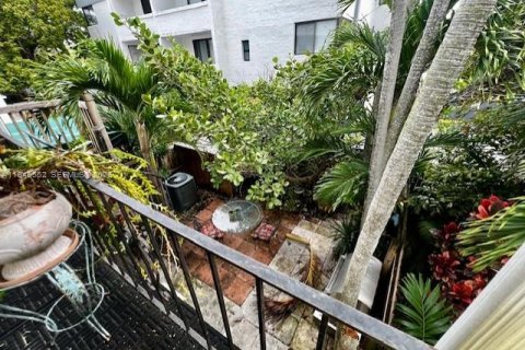 Townhouse in North Miami, Florida 3 bedrooms, 152.36 sq.m. № 2002811 - photo 14