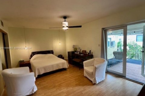 Townhouse in North Miami, Florida 3 bedrooms, 152.36 sq.m. № 2002811 - photo 11