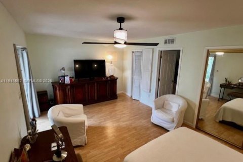 Townhouse in North Miami, Florida 3 bedrooms, 152.36 sq.m. № 2002811 - photo 10