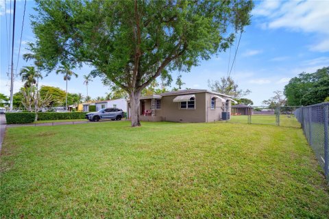 Villa ou maison à vendre à Miami, Floride: 2 chambres, 86.96 m2 № 2059660 - photo 6