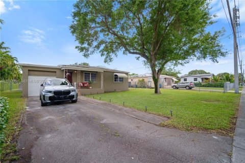 Villa ou maison à vendre à Miami, Floride: 2 chambres, 86.96 m2 № 2059660 - photo 7