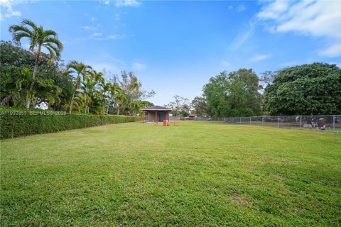 Villa ou maison à vendre à Miami, Floride: 2 chambres, 86.96 m2 № 2059660 - photo 27