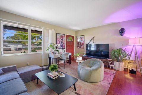 Villa ou maison à vendre à Miami, Floride: 2 chambres, 86.96 m2 № 2059660 - photo 14