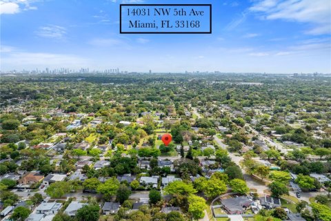 Villa ou maison à vendre à Miami, Floride: 2 chambres, 86.96 m2 № 2059660 - photo 4