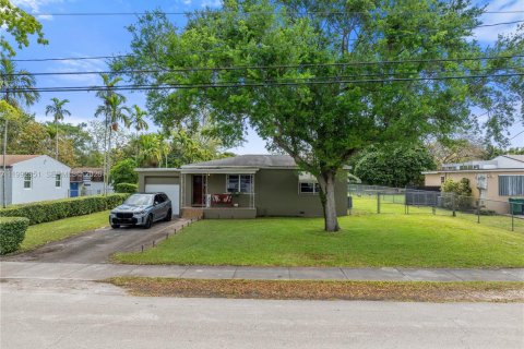 Villa ou maison à vendre à Miami, Floride: 2 chambres, 86.96 m2 № 2059660 - photo 5