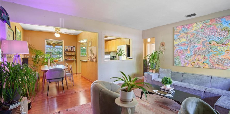 Villa ou maison à Miami, Floride 2 chambres, 86.96 m2 № 2059660