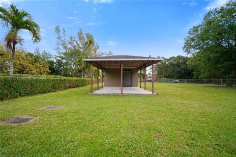 Villa ou maison à vendre à Miami, Floride: 2 chambres, 86.96 m2 № 2059660 - photo 28