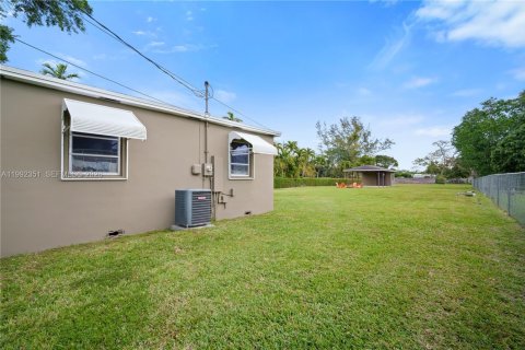 Villa ou maison à vendre à Miami, Floride: 2 chambres, 86.96 m2 № 2059660 - photo 24