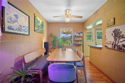 Villa ou maison à vendre à Miami, Floride: 2 chambres, 86.96 m2 № 2059660 - photo 9