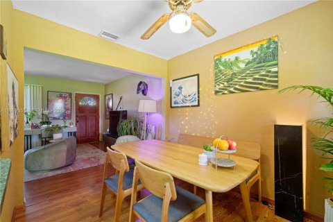 Villa ou maison à vendre à Miami, Floride: 2 chambres, 86.96 m2 № 2059660 - photo 10