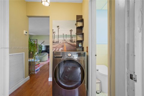 Villa ou maison à vendre à Miami, Floride: 2 chambres, 86.96 m2 № 2059660 - photo 23